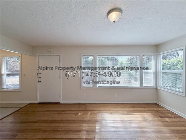 Building Photo - 1017 NE Birchwood Dr