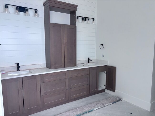 Building Photo - Brand New 6 Bed 4 Bath Rental Near Sand Hollow!