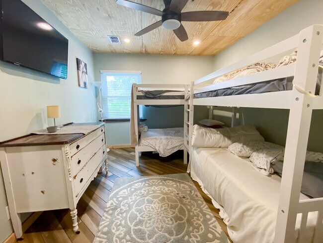 Building Photo - 105 21st Ave