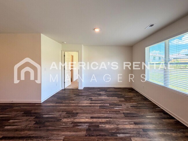 Building Photo - 305 Pne Rdg Dr