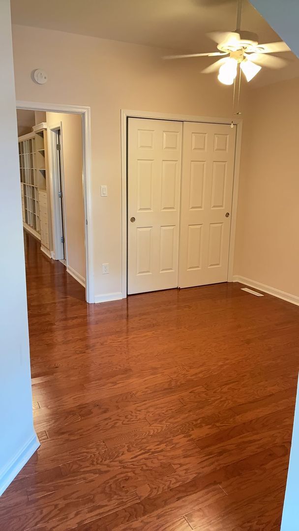 Building Photo - Nice Three-bedroom Two Car Garage corner lot