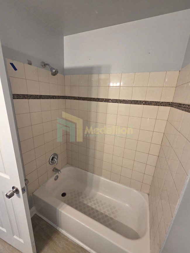 Building Photo - 1702 W Edmaire St