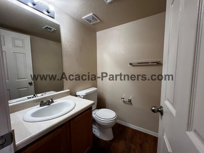 Building Photo - **Gated!!**Two Bedroom Townhome
