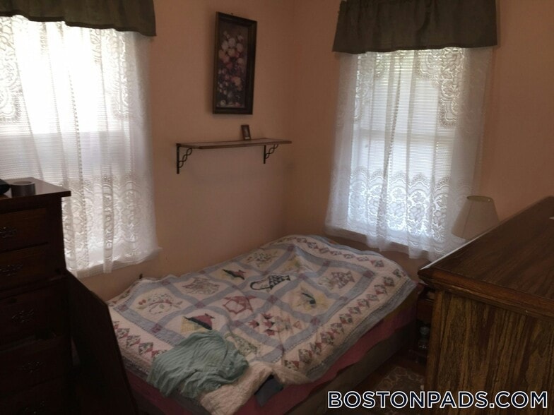 Building Photo - 20 Howell St