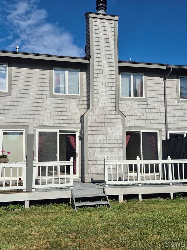 Building Photo - 489 Summerhaven Dr N