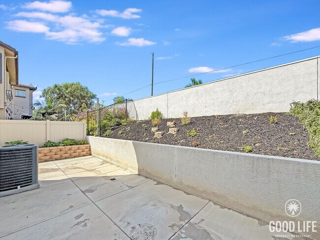 Building Photo - Great 4B/4BA Home Available for Lease in O...