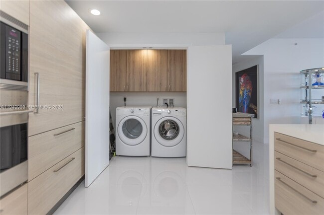 Building Photo - 17111 Biscayne Blvd