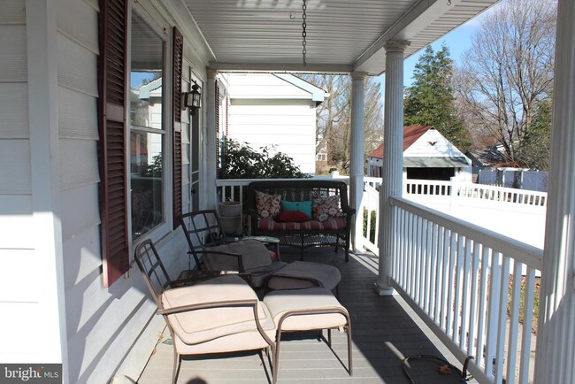 Building Photo - 217 Villanova Rd