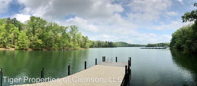 Primary Photo - 211 Harts Cove Way