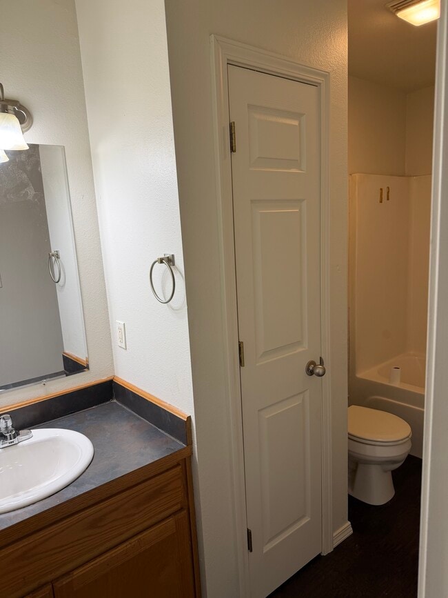 Building Photo - Triplex 300-2