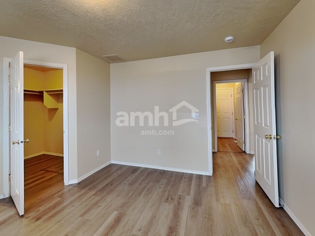 Building Photo - 684 E Full Moon St