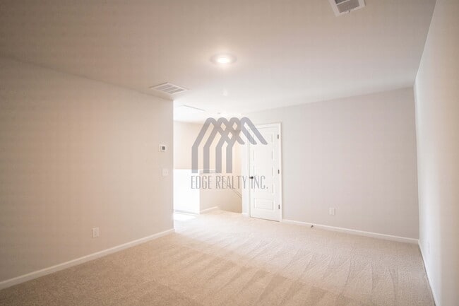 Building Photo - 140 River Birch Ln