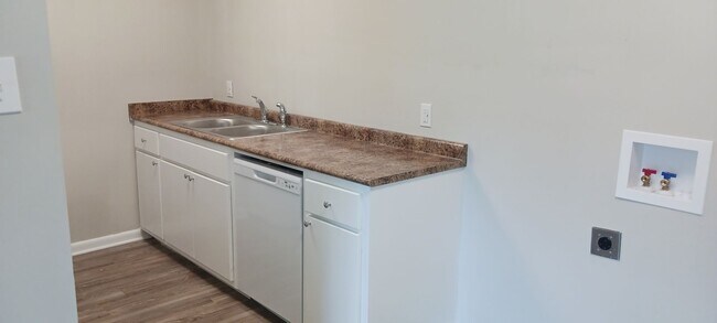 Building Photo - 433 Meadowlark Dr