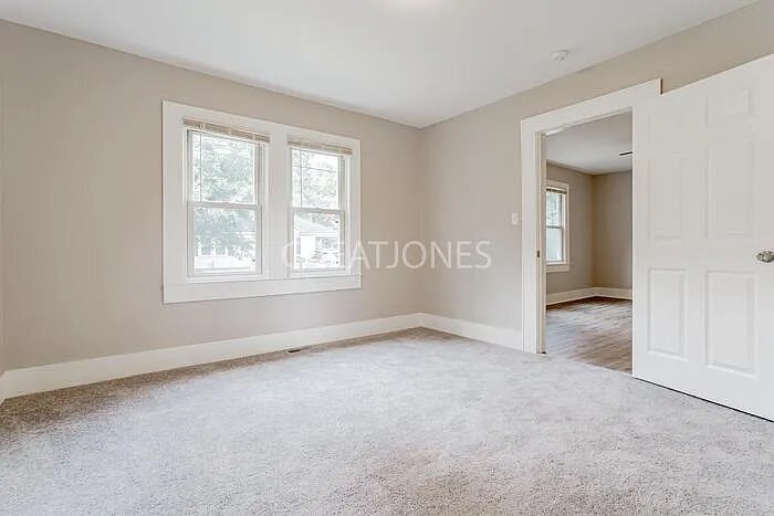 Building Photo - 105 Phillips St