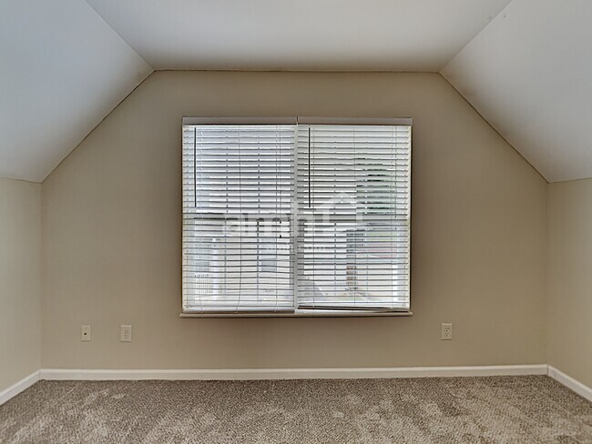 Building Photo - 4301 Aylesbury Dr
