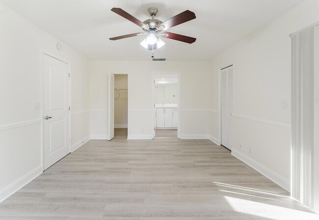 Building Photo - 302 NE 36th St