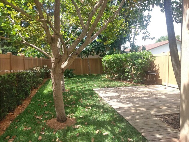 Building Photo - 3364 SW 28th Terrace