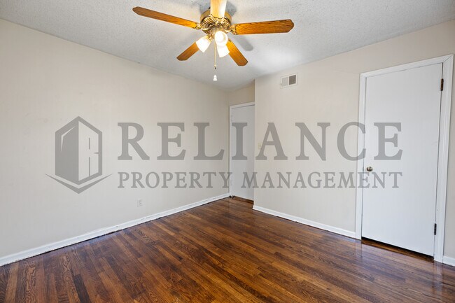 Building Photo - 3026 S Vine St