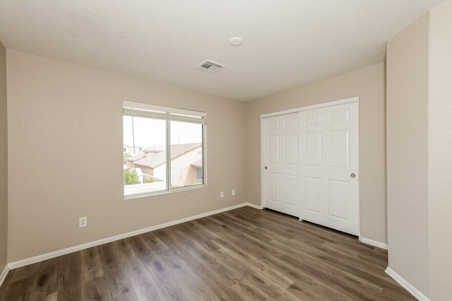Building Photo - 1004 Clearwater River Ave