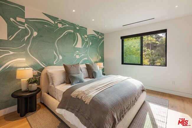 Building Photo - 9455 Eden Dr