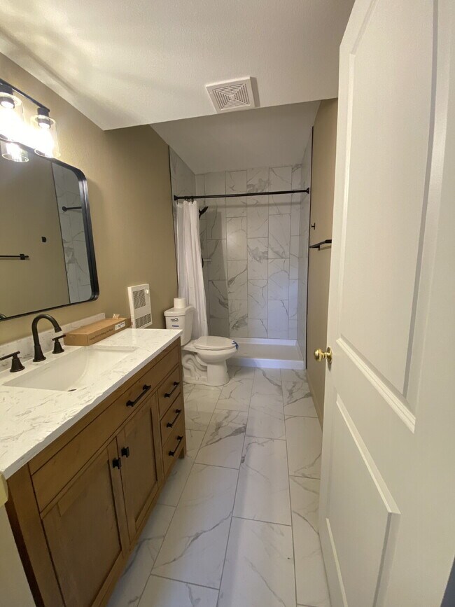 Building Photo - 2 bedroom duplex - Ground level - Prospect
