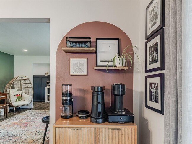 Building Photo - 801 Rock Hollow Rd