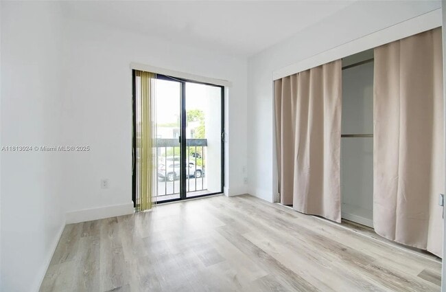 Building Photo - 4732 SW 67th Ave