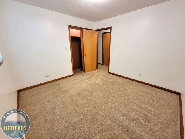 Building Photo - 3bd/2ba Ranch House Next to Watauga Medical Center