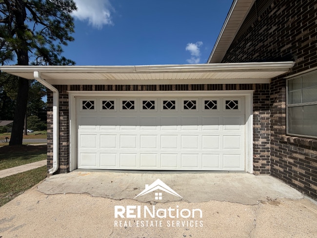 Building Photo - MASSIVE BESSEMER RENTAL! 4BR/2.5BA | High Ceilings & Brick Fireplace | 2-Car Garage!