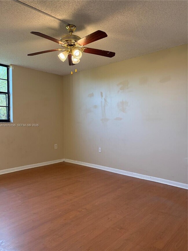 Building Photo - 10865 SW 112th Ave