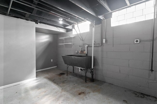 Building Photo - 5124 N 41st St