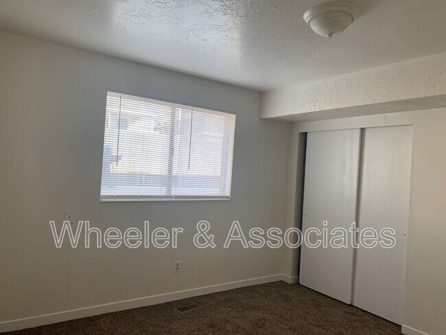 Building Photo - 1722 E 5825 S