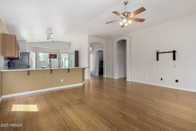 Building Photo - 4104 E La Salle St