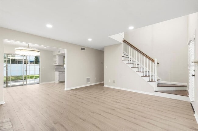 Building Photo - 3110 W Villa Rosa St