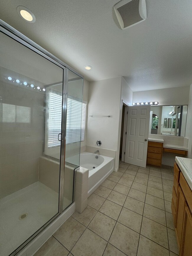 Building Photo - REDUCED!  BEAUTIFUL TWO STORY 6 BEDROOM 3 ...