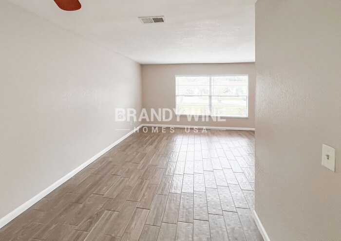 Building Photo - 3639 N Ride Dr