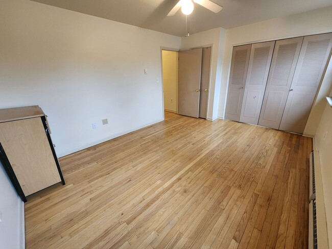 Building Photo - 6233 Mountain View Dr