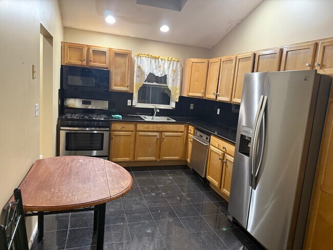 Building Photo - 1336 K St