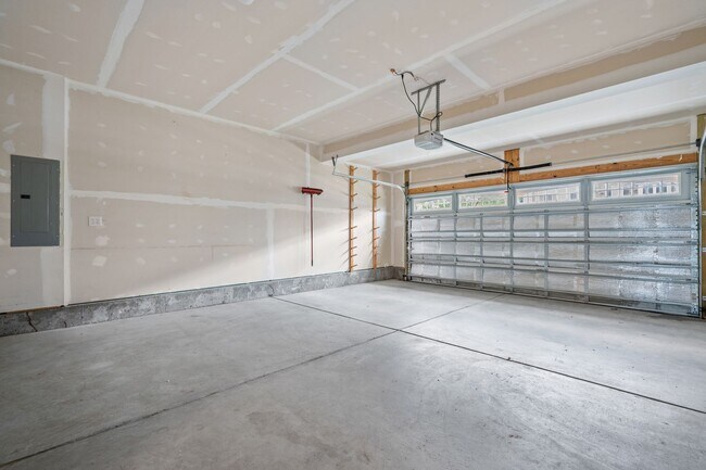 Building Photo - Smithfield Home