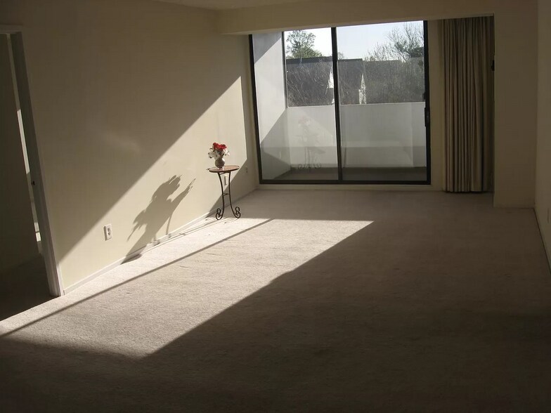 Building Photo - 5911 Edsall Rd., APT #705
