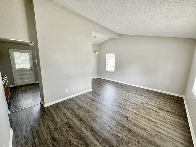 Building Photo - 3943 Maynard Dr