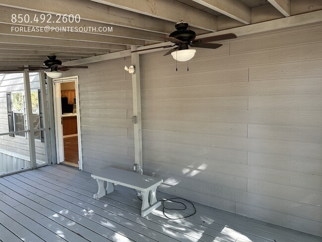 Building Photo - 832 Cross St