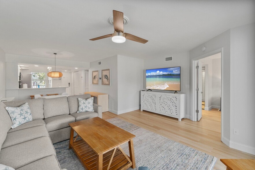 Building Photo - 433 Cerromar Ln