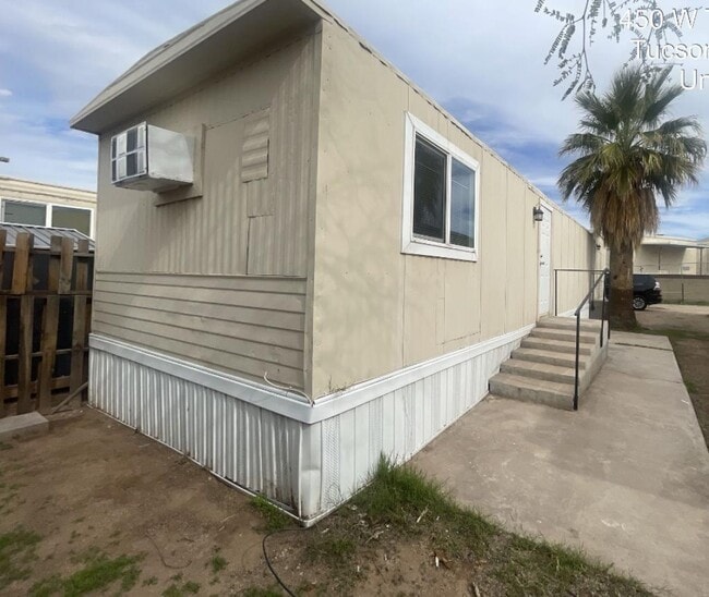 Building Photo - 450 W Thurber Rd