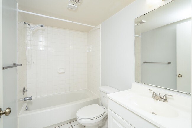 Building Photo - 10 Cristina Ct