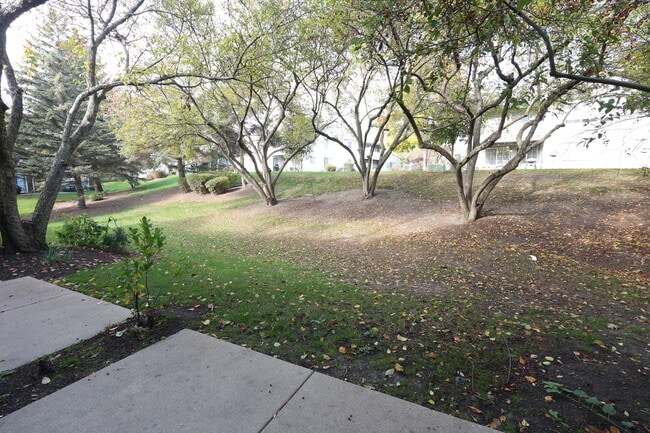 Building Photo - 1840 Grove Ave