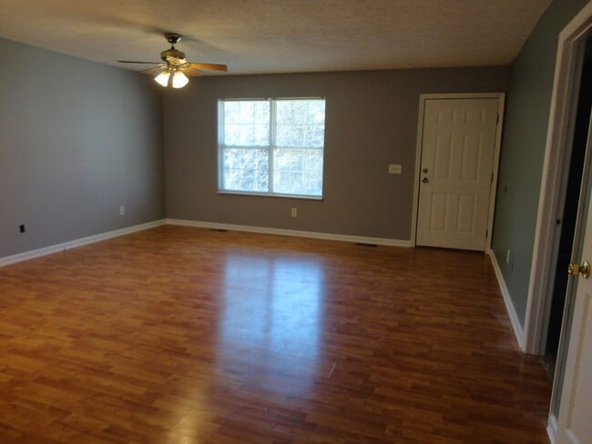 Building Photo - 2 Bedroom Duplex  in Seymour