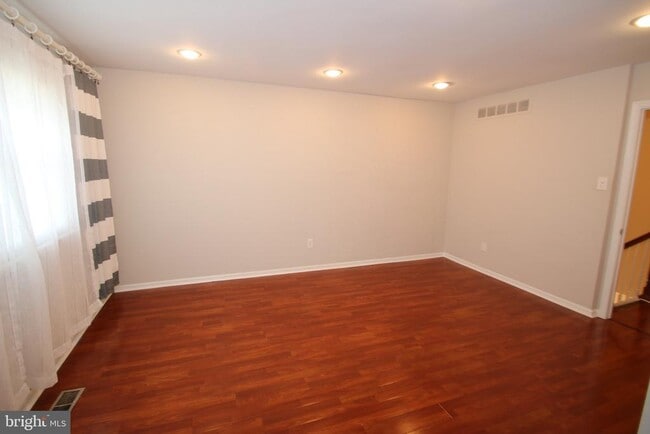 Building Photo - 3478 Coventry Pl