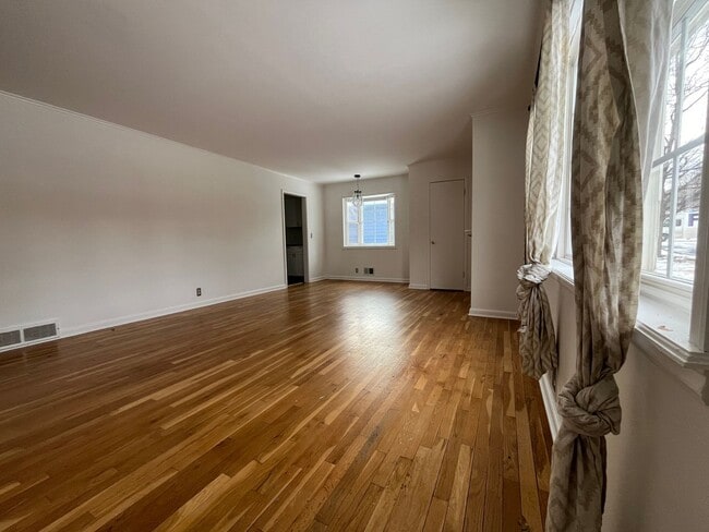 Building Photo - Charming 3-Bed Gem in the Heart of Boulder: Modern Upgrades, Fenced Yard, and Convenient Amenities!