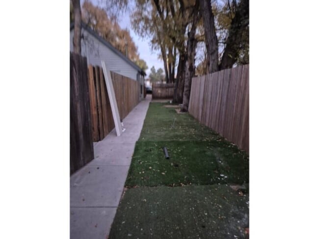 Building Photo - Condo